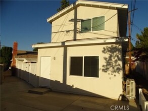 Building Photo - 16432 Halsted St