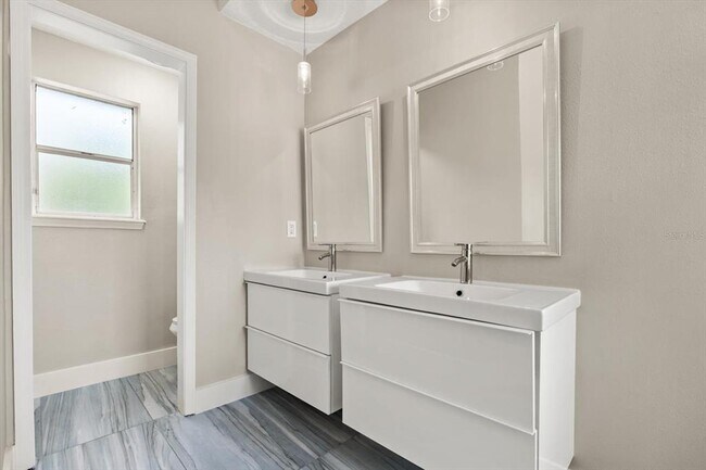 Building Photo - 1509 Red Oak Ct