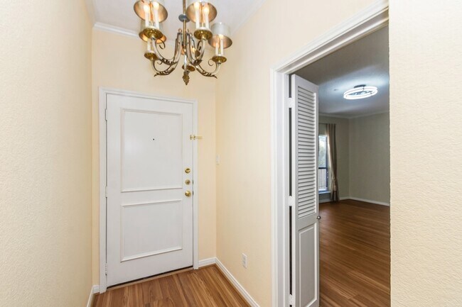 Building Photo - 351 Lakeside Ln