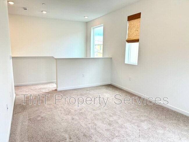 Building Photo - 10123 Blue Whale Wy