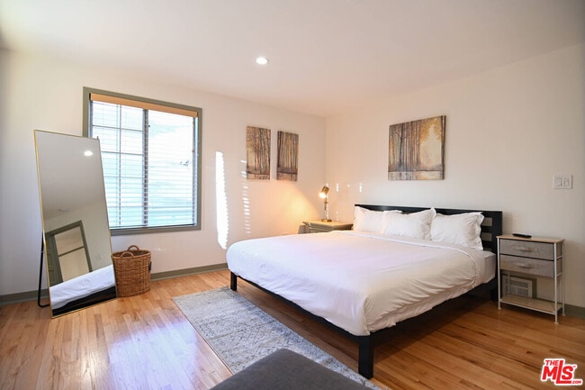 Building Photo - 1600 N Kingsley Dr