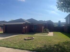 Building Photo - 1825 Kingsbrook Trail