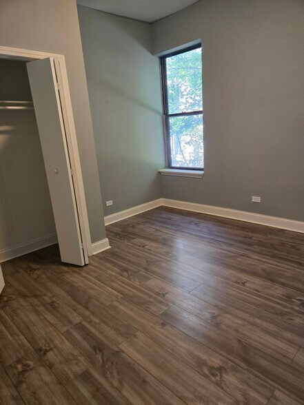 Building Photo - 5017 S Drexel Blvd