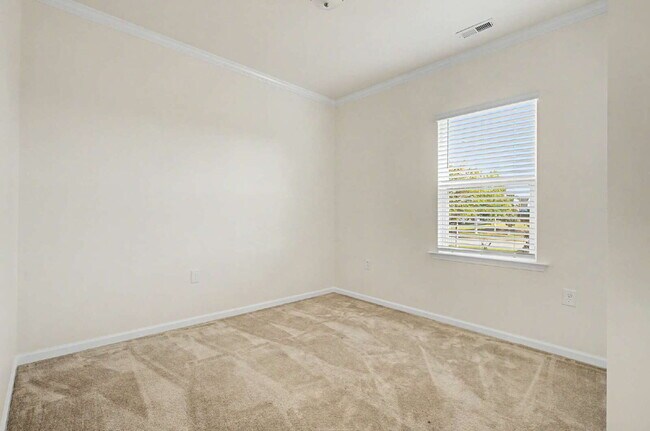 Building Photo - Spacious 4-Bedroom Home w/ Loft