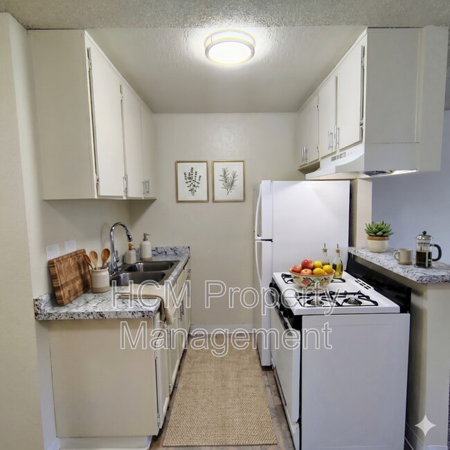 Building Photo - 12850 Branford St