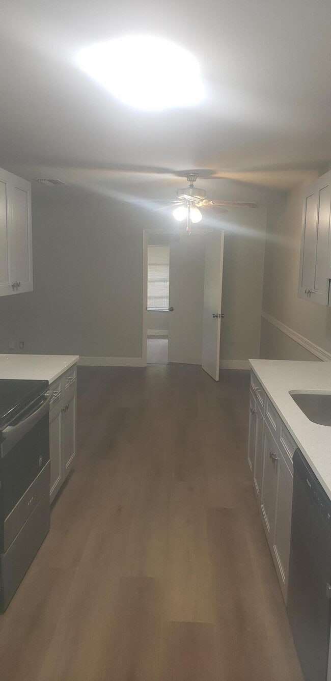 Building Photo - 4442 Golfers Dr W