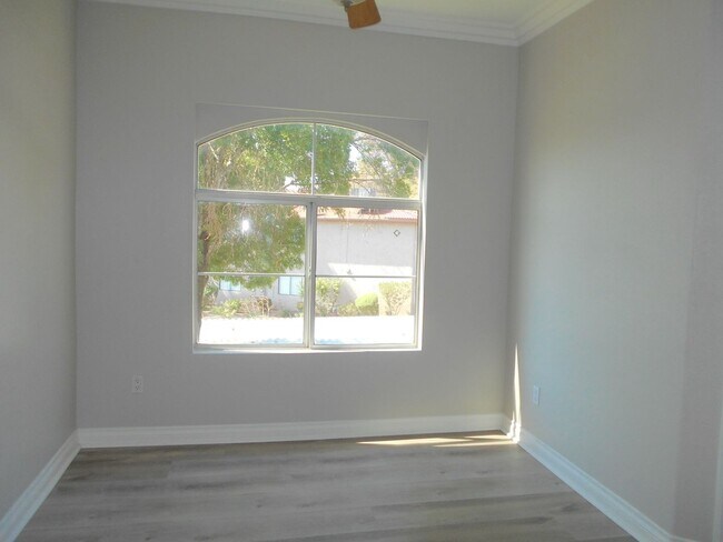 Building Photo - Spacious 2 Bedroom Condo Ready To Move-In!