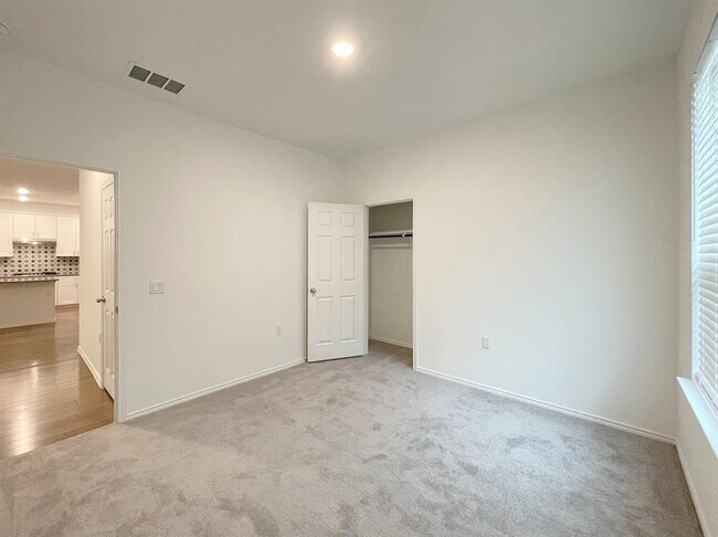 Building Photo - 6825 Ellsworth Walk