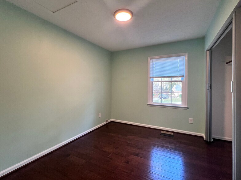 Building Photo - 109 Carmel Woods Ct