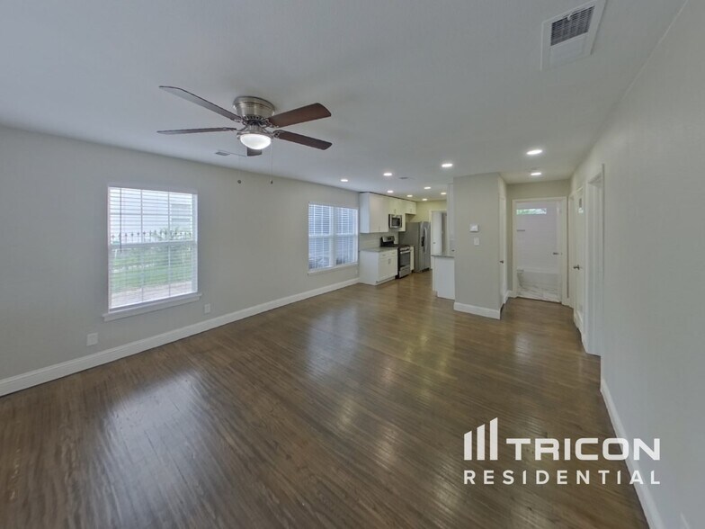 Building Photo - 5229 Westcrest Dr