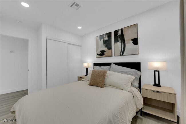 Building Photo - 1705 Battle Creek Cir