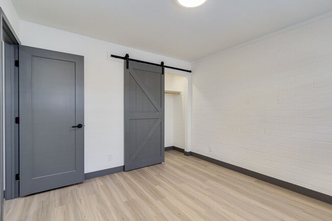 Building Photo - Two Bedroom in Old Town Scottsdale - Sparking Pool!