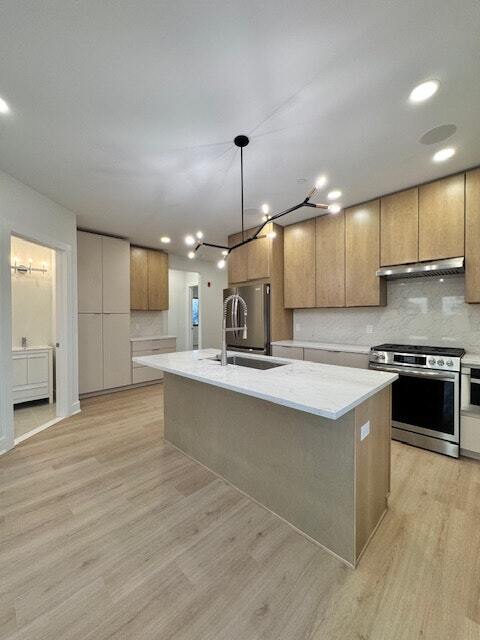 Building Photo - 85 W High St