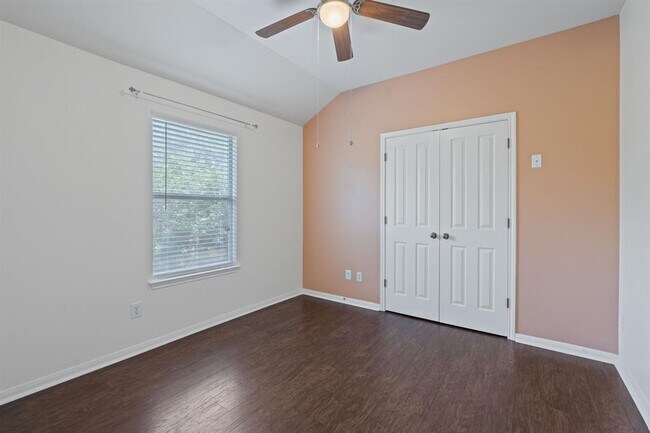 Building Photo - 13202 Fawn Valley Dr