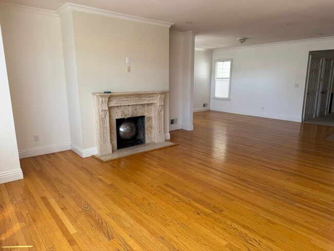Building Photo - 70 Farallones St