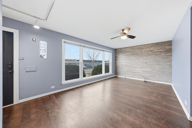 Building Photo - 4605 S Laramie Ave