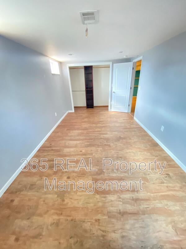Building Photo - 301 Olive Ln