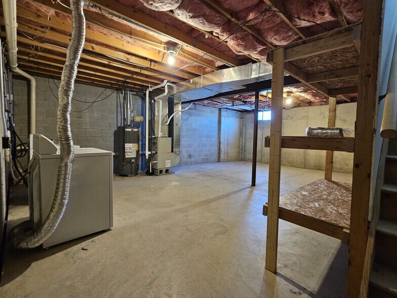 Building Photo - 27 Penny Ln