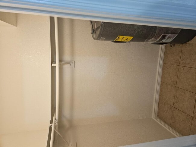 Building Photo - 1310 S Hardy Dr