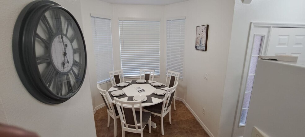 Building Photo - 1112 South Beach Cir