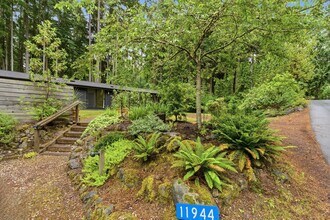 Building Photo - Single level Bainbridge Island home