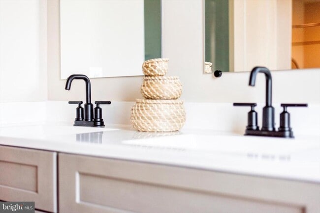 Building Photo - 710 Iron Frg Rd