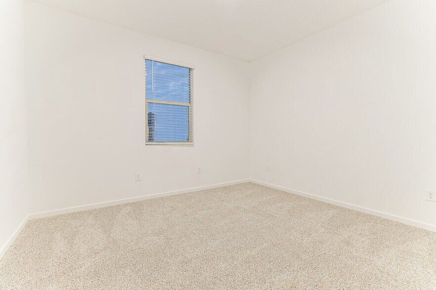 Building Photo - 4576 W Hannah St