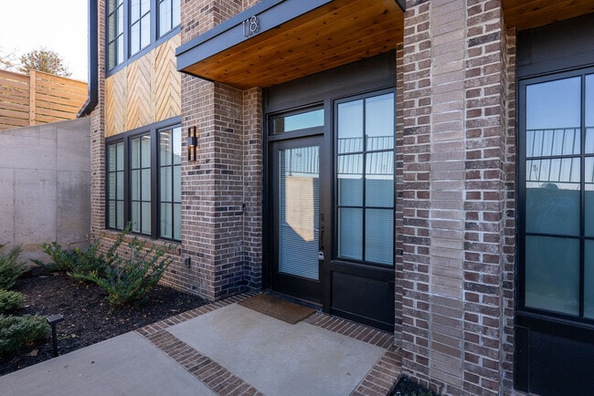 Building Photo - Bradshaw Commons