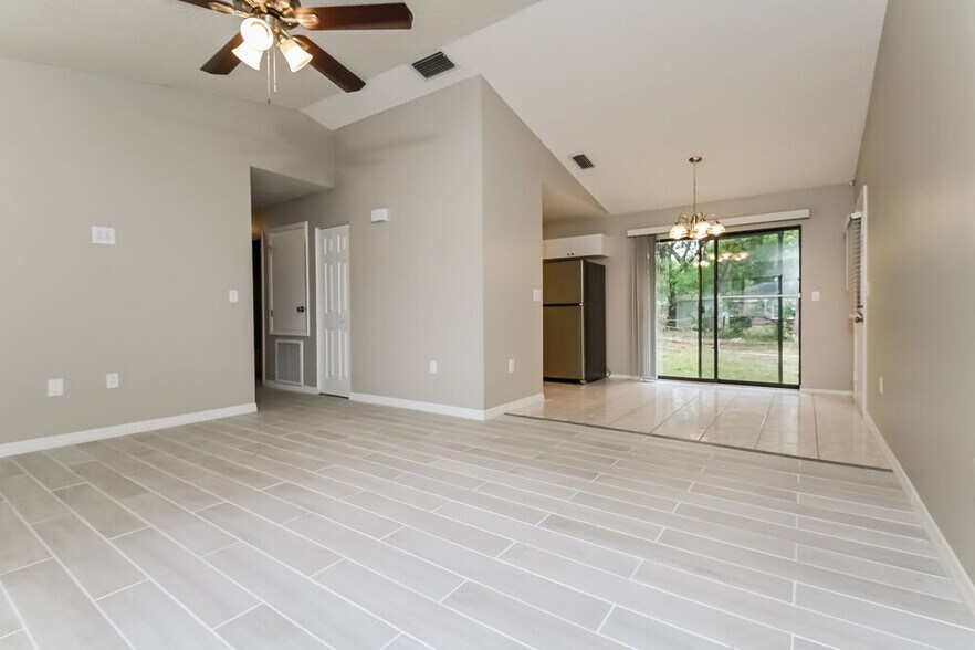 Building Photo - 2912 Crane Ave