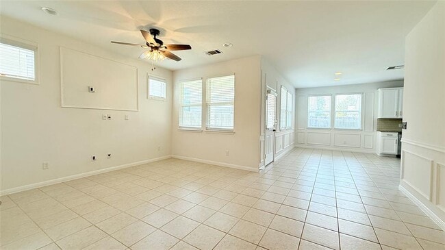 Building Photo - 233 Quemado Dr