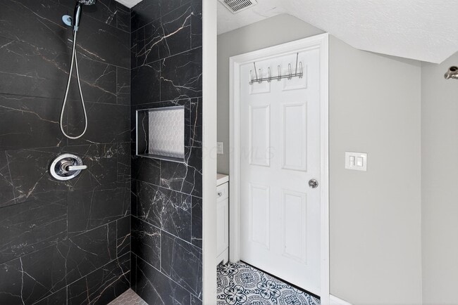 Building Photo - 1619 E Main St