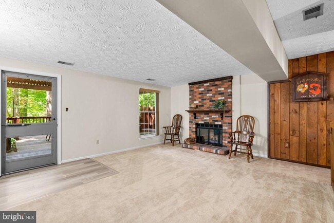 Building Photo - 15649 Mews Ct
