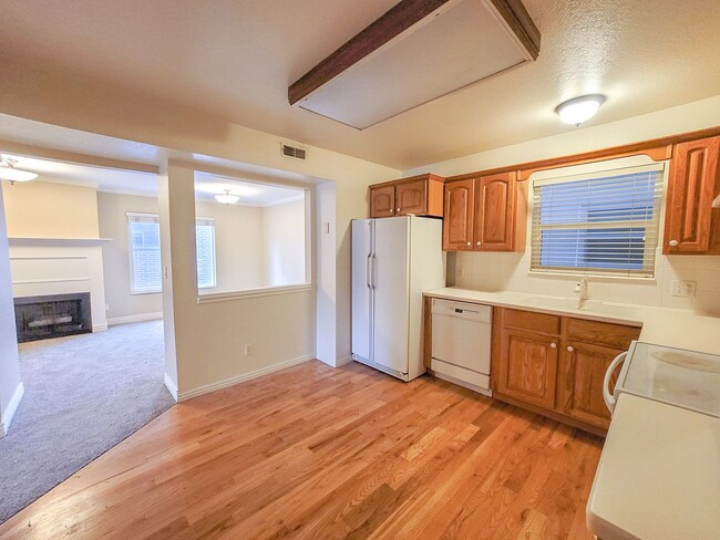 Building Photo - Downtown SLC 2 bedroom, 1 bathroom apartme...