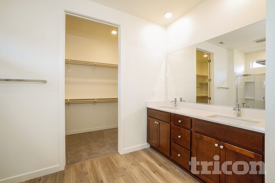 Building Photo - 713 Desert Sage Ct