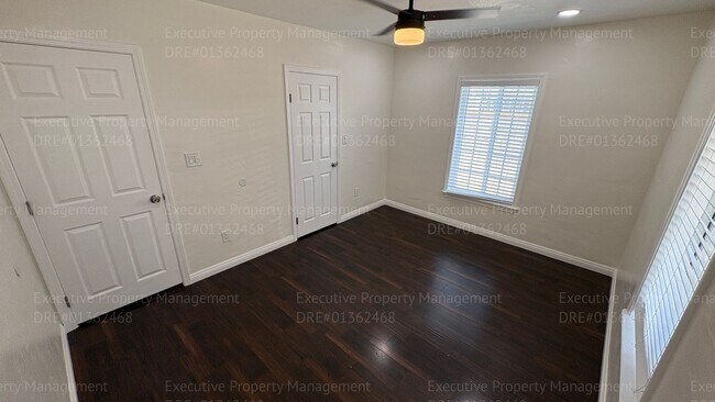 Building Photo - 2 bedroom 1 bathroom house located in the 93307 zipcode near E Brundage Ln/ Madison St
