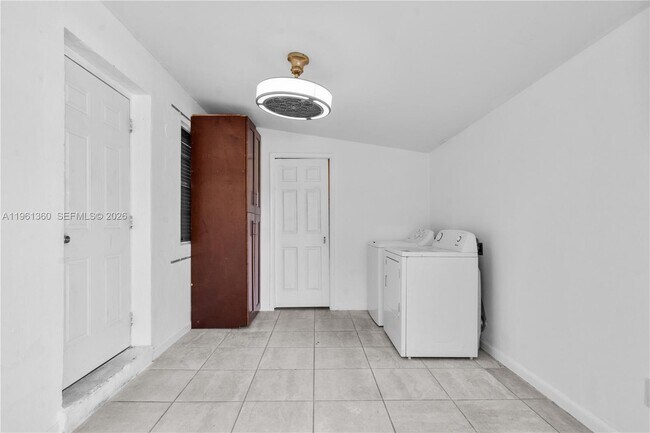 Building Photo - 11535 Lincoln Blvd