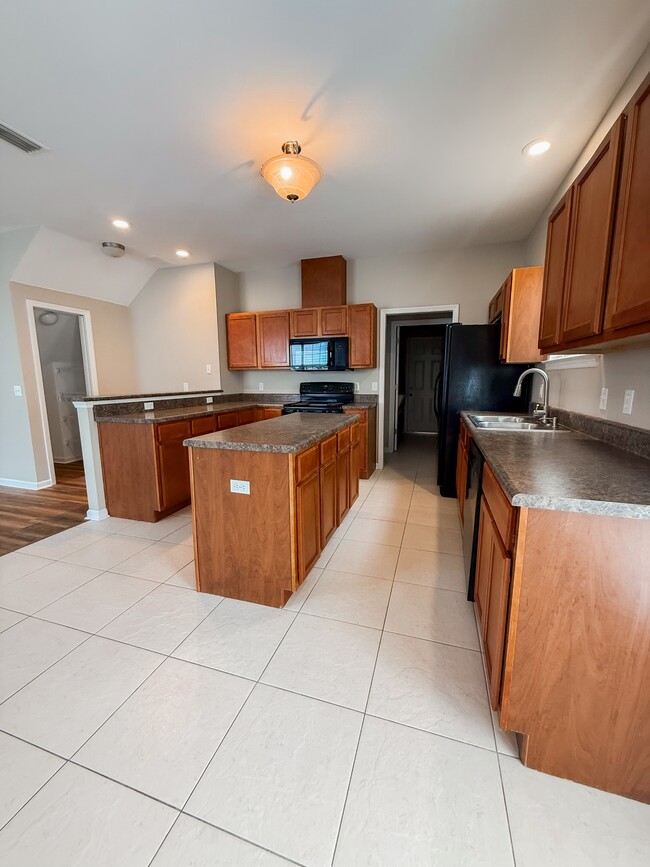 Building Photo - 113 Spokan Trail