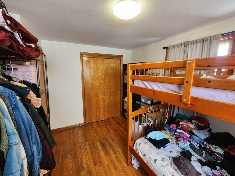 Building Photo - 483 Lillian Ave