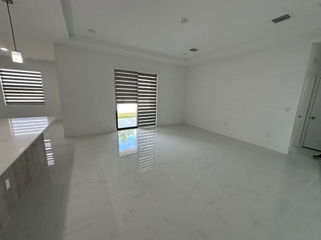 Building Photo - 6033 Kumquat Cir
