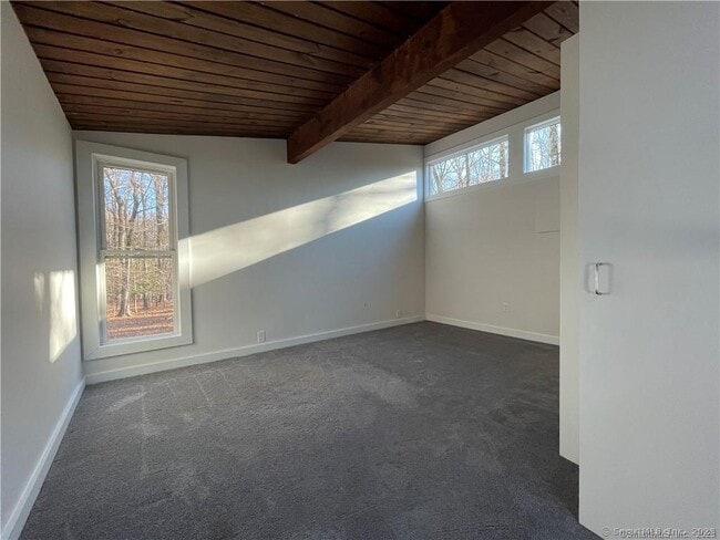 Building Photo - 860 Oakwood Rd