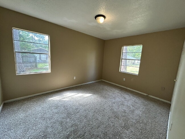 Building Photo - Duplex For Rent