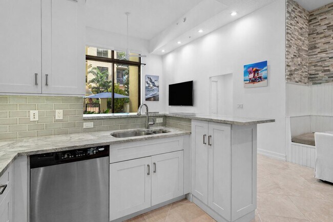 Building Photo - 701 S Olive Ave