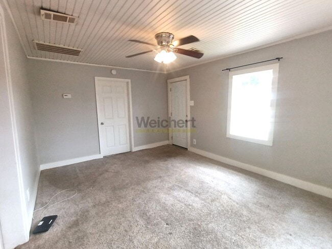 Building Photo - 3Bed/1Bath house with great location