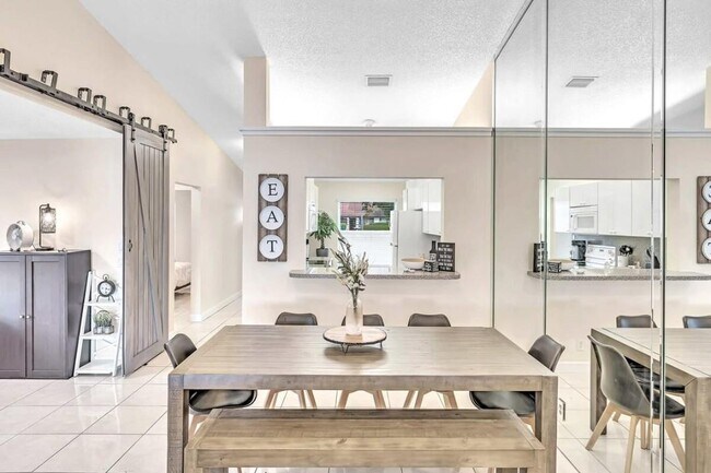 Building Photo - Beautiful 3-Bedroom, 2-Bath Villa with Lak...