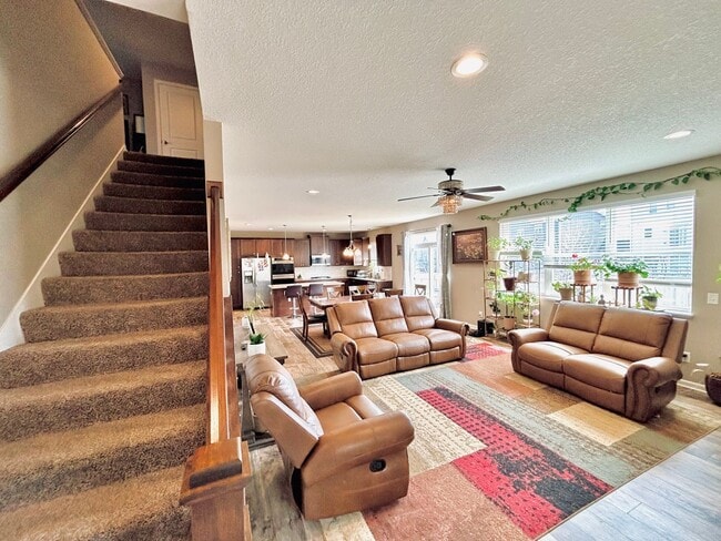 Building Photo - Solar Home!  Beautiful 4bed/3bath Single Family Home in Shakopee