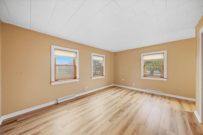 Building Photo - 3-Bed, 1-Bath Country Home in McHenry