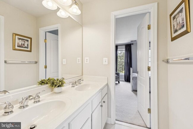 Building Photo - 26368 Strathaven Ct