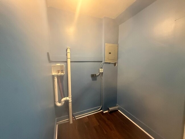 Building Photo - 597 Beech St