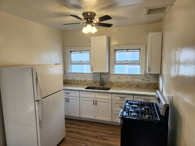 Large kitchen - 1224 4th Ave