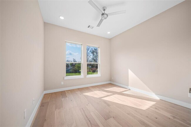 Building Photo - 5405 Iconic Ln